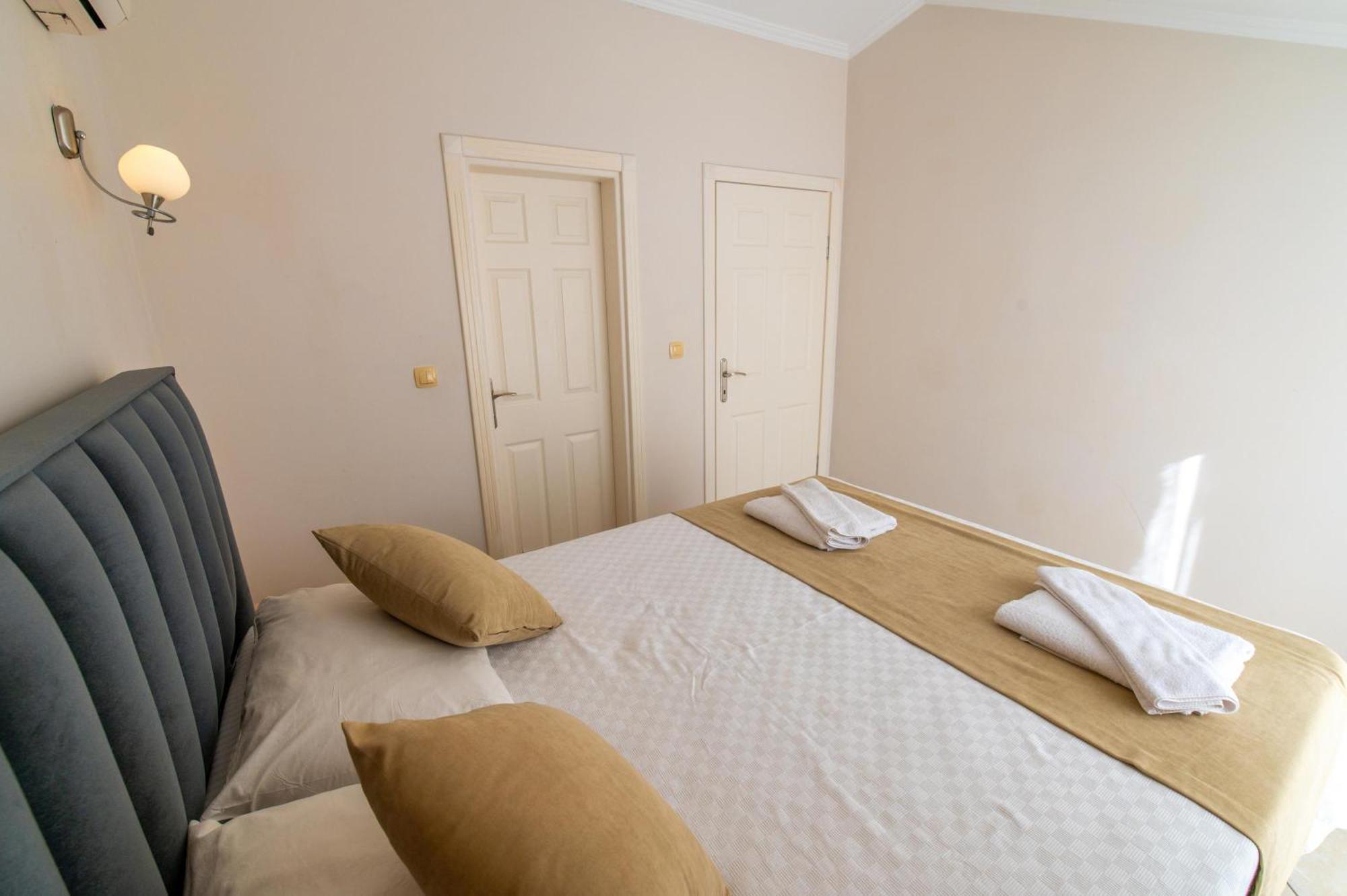 Sunset Beach Villas And Apartments Fethiye Bagian luar foto