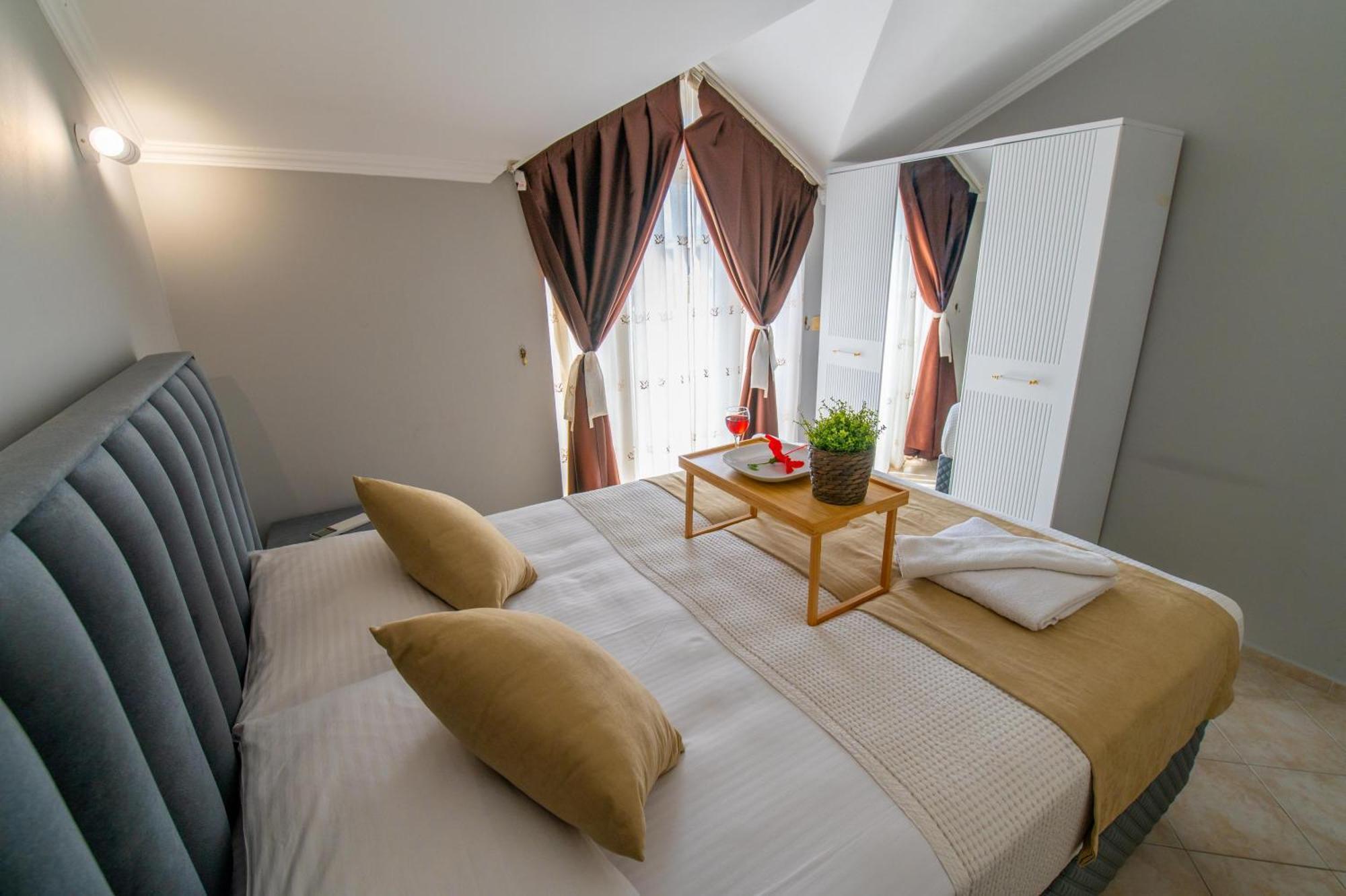 Sunset Beach Villas And Apartments Fethiye Bagian luar foto