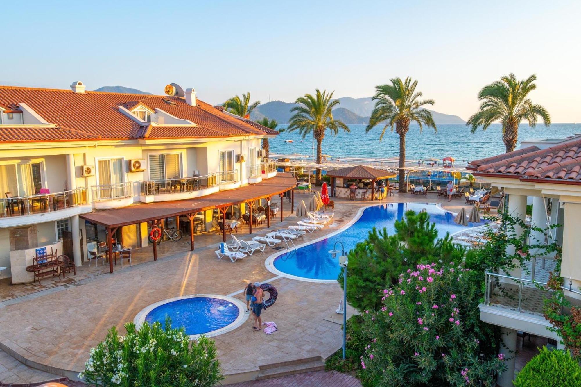 Sunset Beach Villas And Apartments Fethiye Bagian luar foto