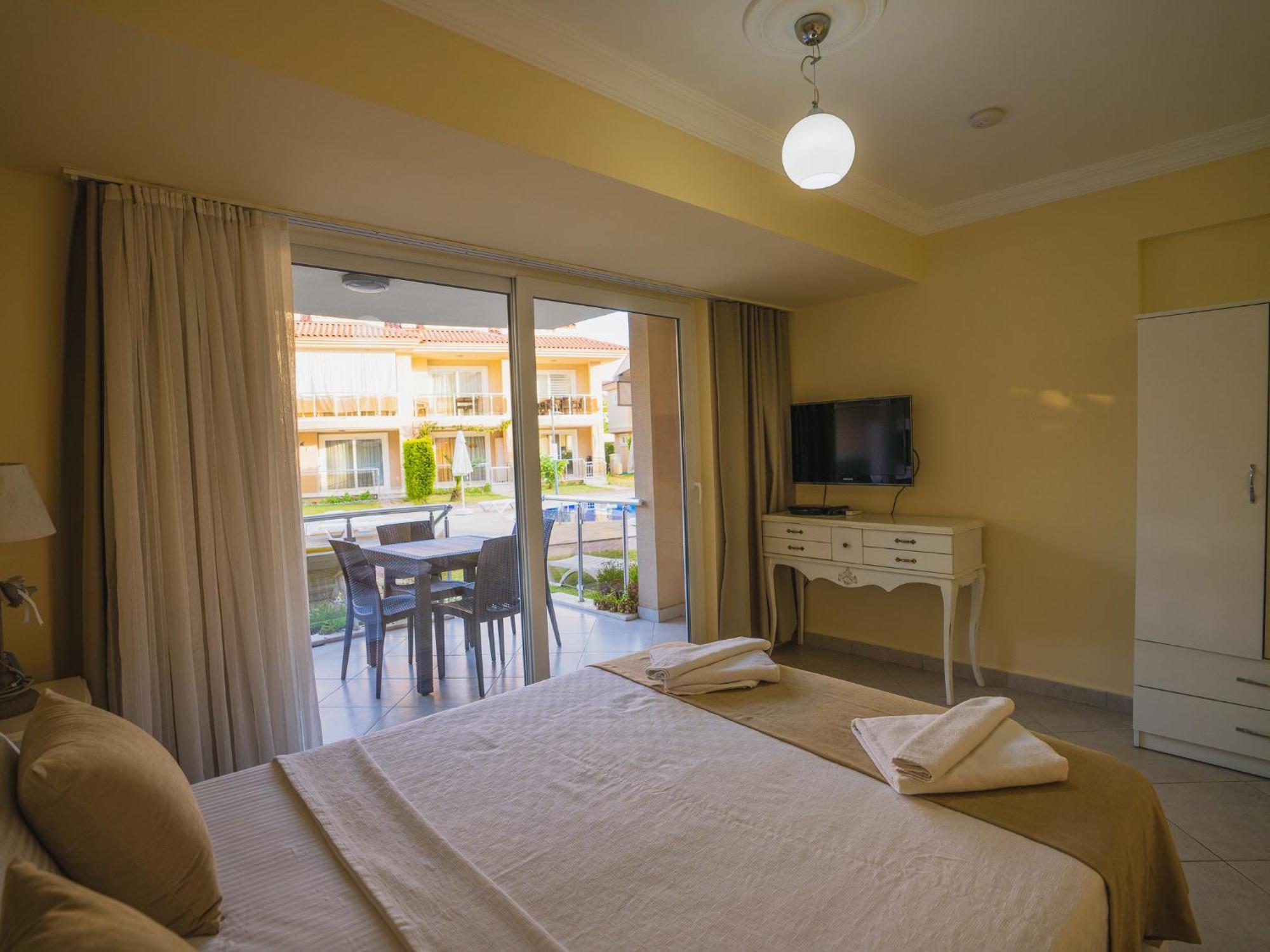 Sunset Beach Villas And Apartments Fethiye Bagian luar foto