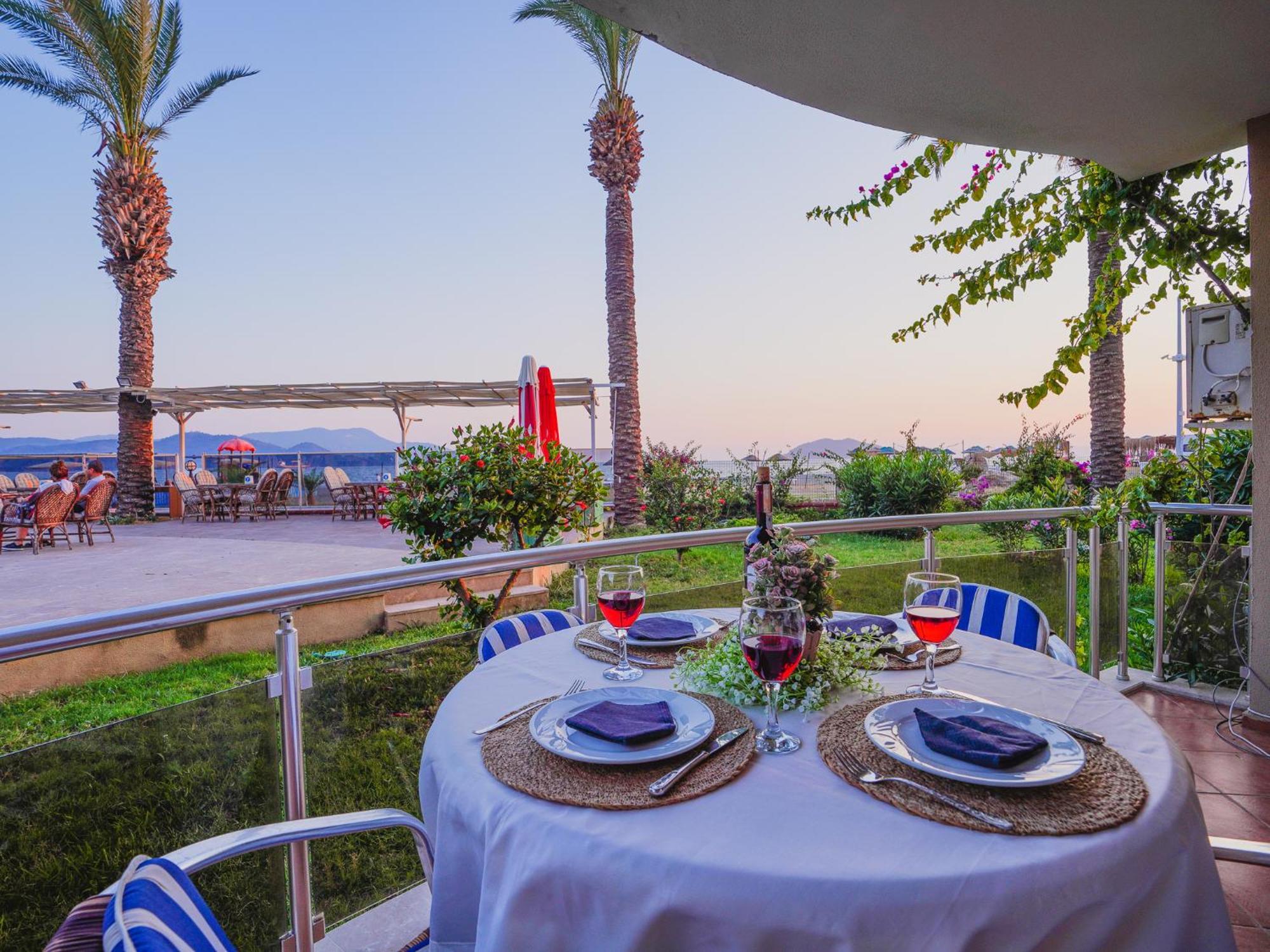 Sunset Beach Villas And Apartments Fethiye Bagian luar foto