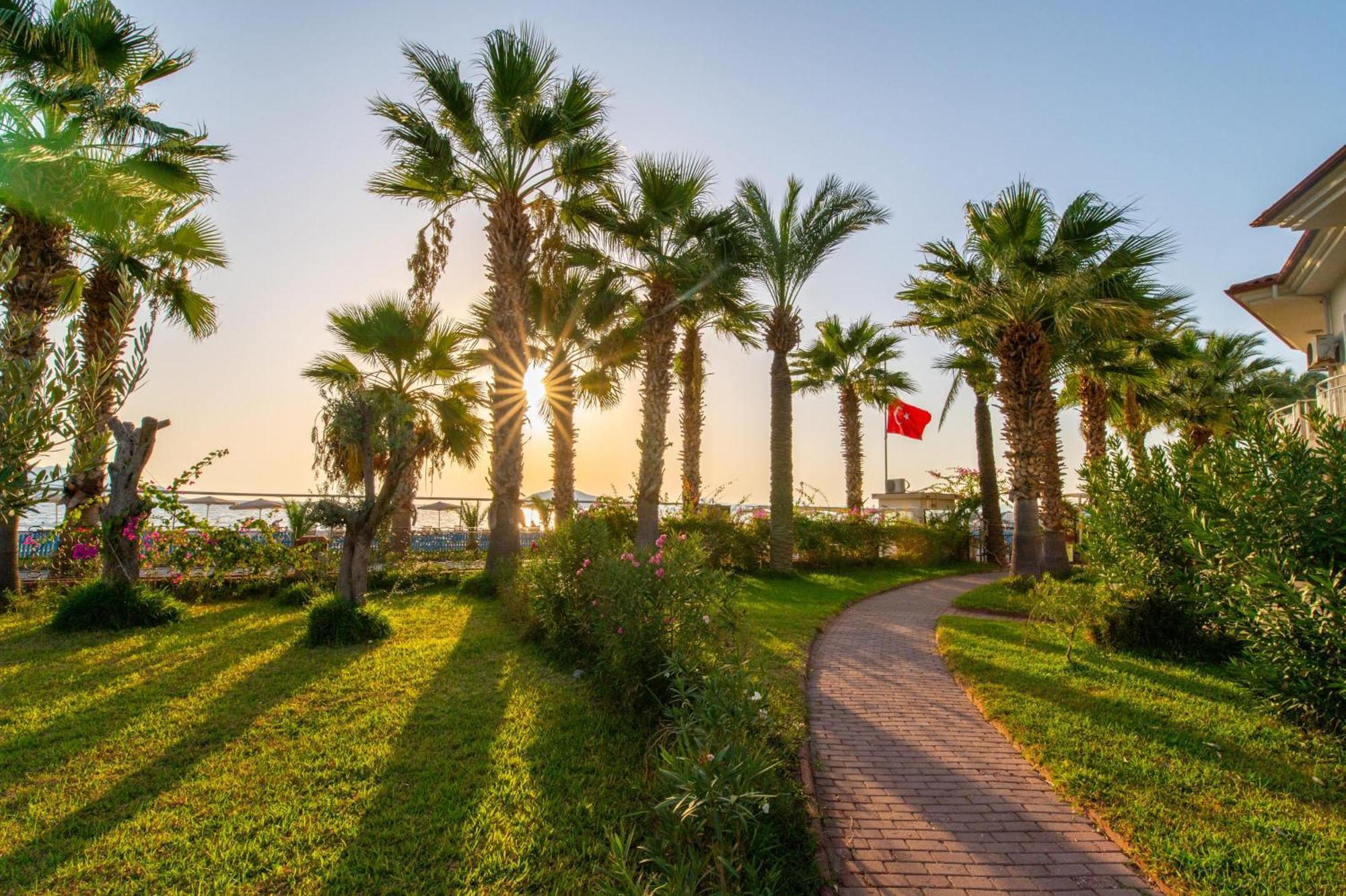 Sunset Beach Villas And Apartments Fethiye Bagian luar foto